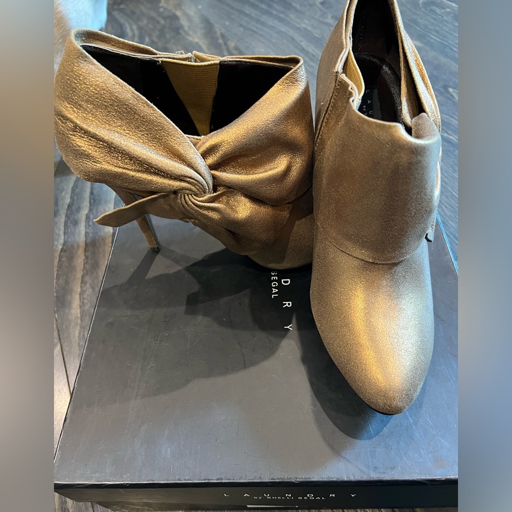 **HP** Laundry by Shelli Segal ankle boots BNWT - never worn